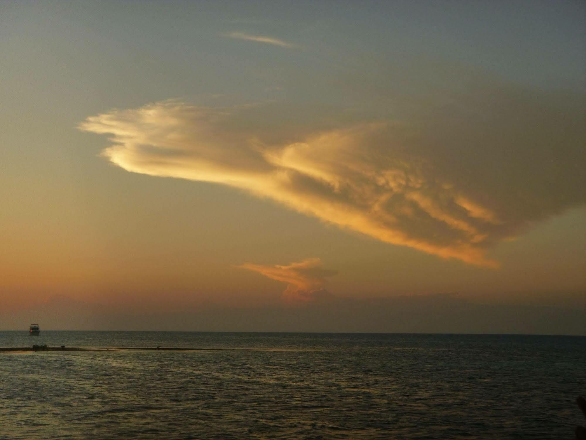 Isla Marisol Resort Bagian luar foto